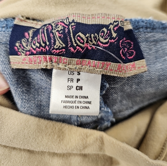 y2k CUTE WALLFLOWER Maternity jeans with cuffed crop legs By Motherhood - Picture 4 of 5